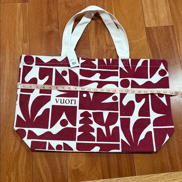 NWT Vuori Holiday Bag Strawberry - Limited Edition - Picture 5 of 8